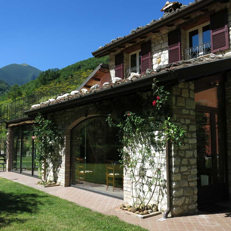 cropped-casa-e-giardino-bed-and-breakfast-ai-piedi-del-catria-4-1.jpg